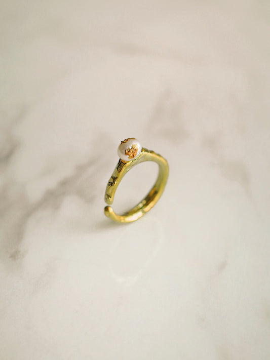 RIPPLED GOLD RING