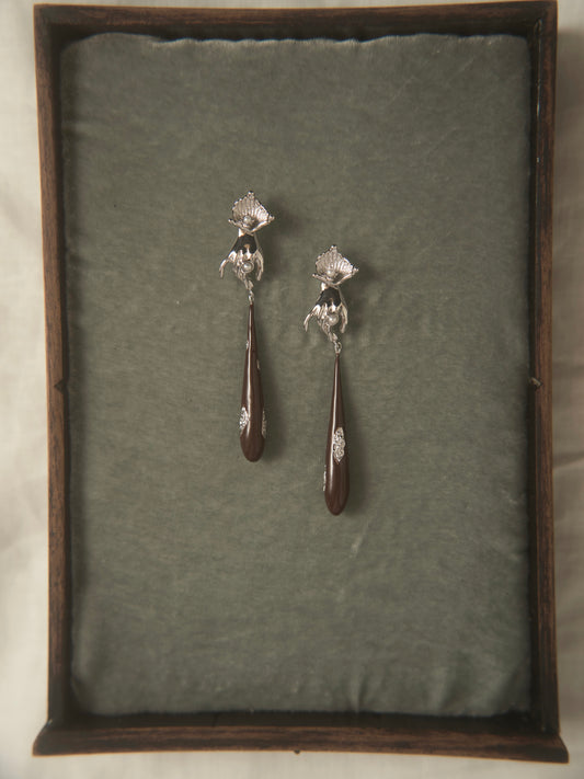 HAND EARRINGS WITH DARK RED ENAMEL