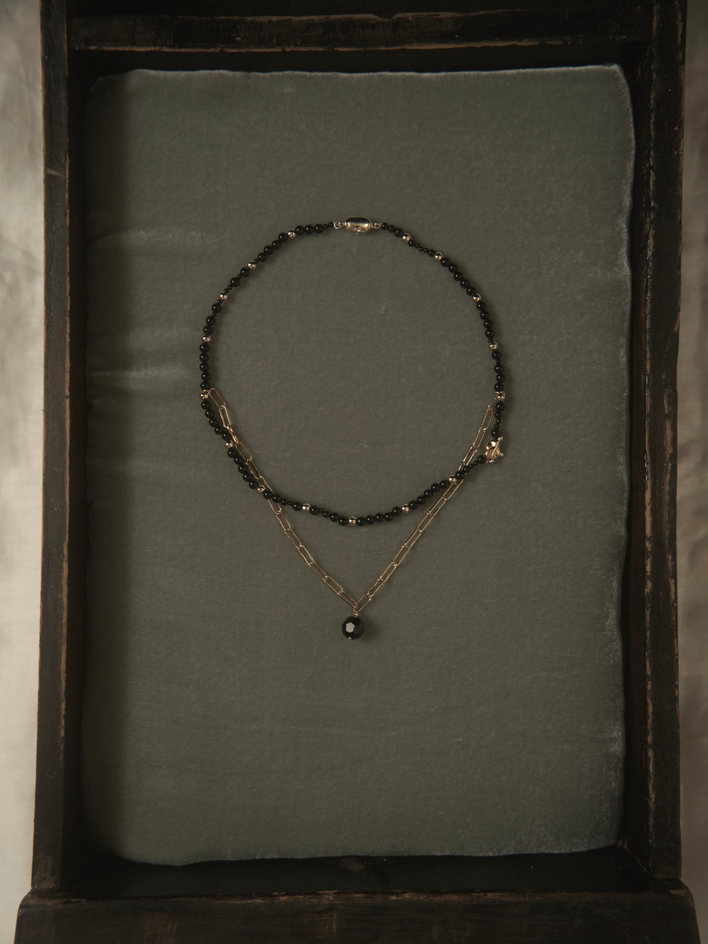 BLACK AGATE LAYERED NECKLACE (GOLD)