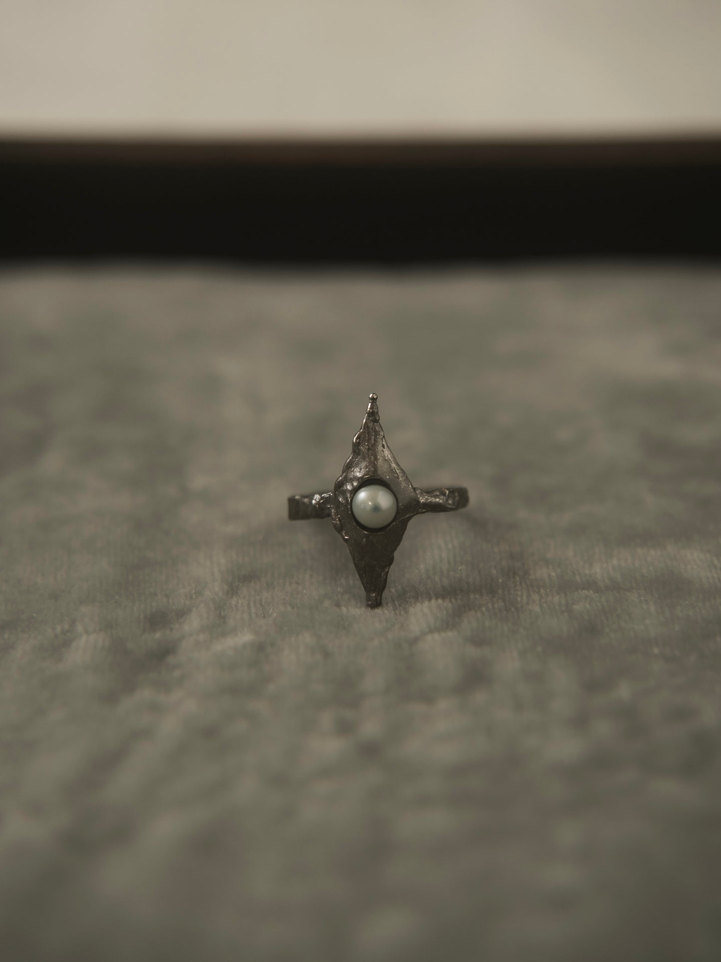 DIAMOND-SHAPED PEARL RING (ANTIQUED)