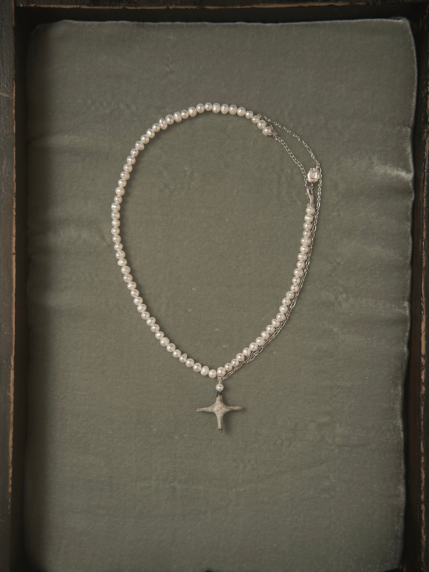 LAYERED PEARL NECKLACE WITH CERAMIC STAR