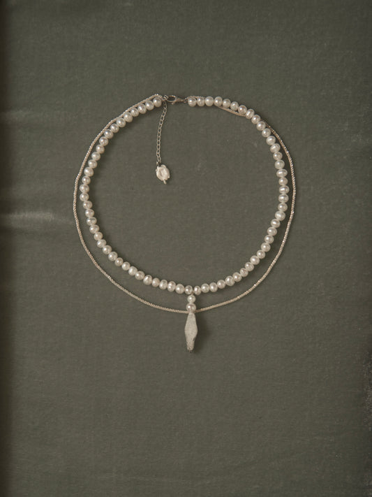 PEARL LAYERED NECKLACE WITH SILVER-GLAZED CERAMIC DIAMOND-SHAPED PENDANT