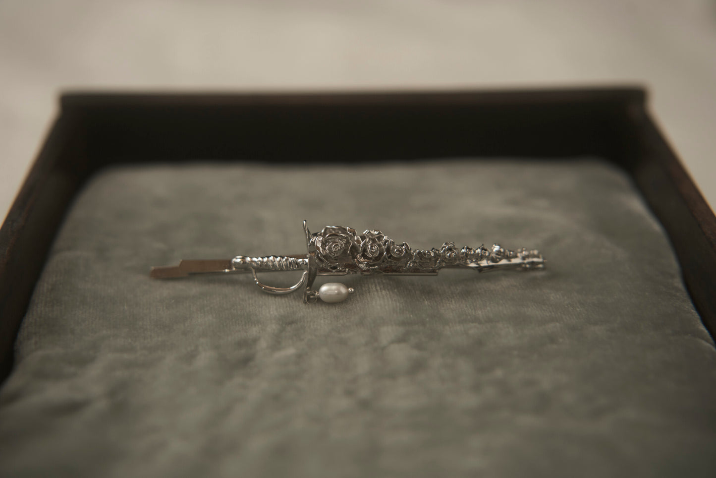 ROSE AND SWORD HAIR PIN (SINGLE/SILVER)