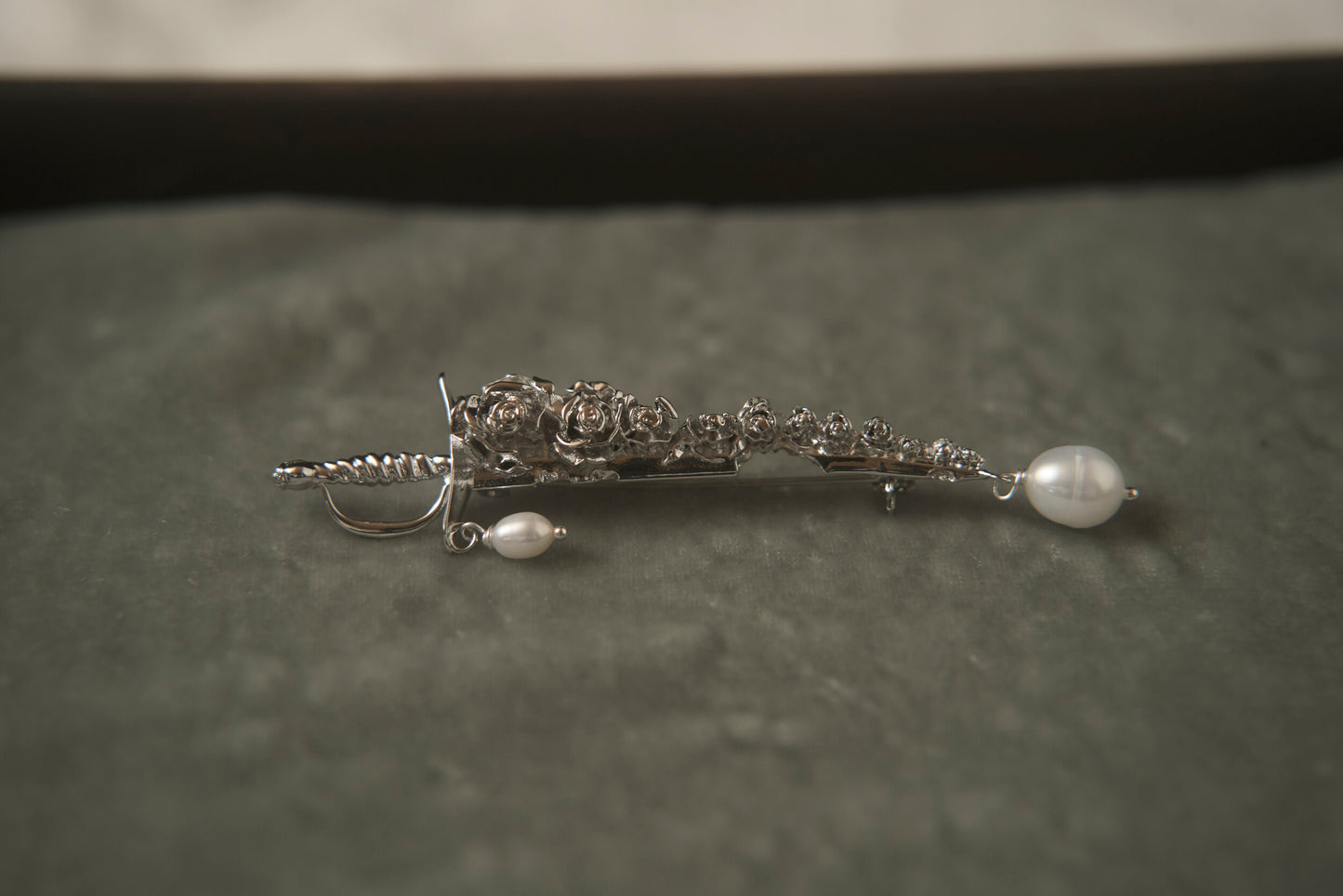 ROSE AND SWORD BROOCH(SINGLLE/SILVER)