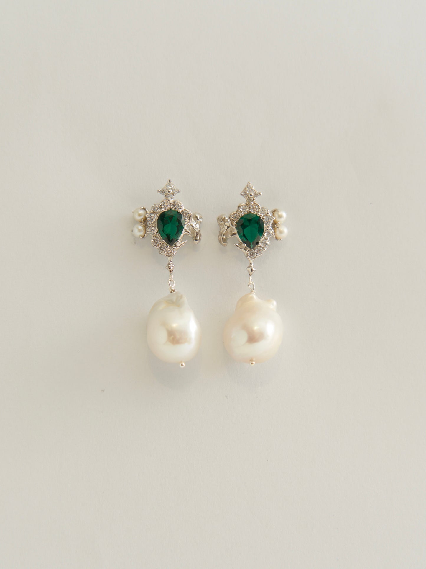 MOLTEN ZIRCON WITH BAROQUE PEARL EARRINGS (EMERALD GREEN)