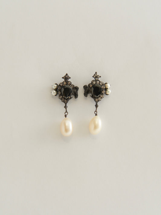 MOLTEN ZIRCON WITH PEARL EARRINGS (BLACK)