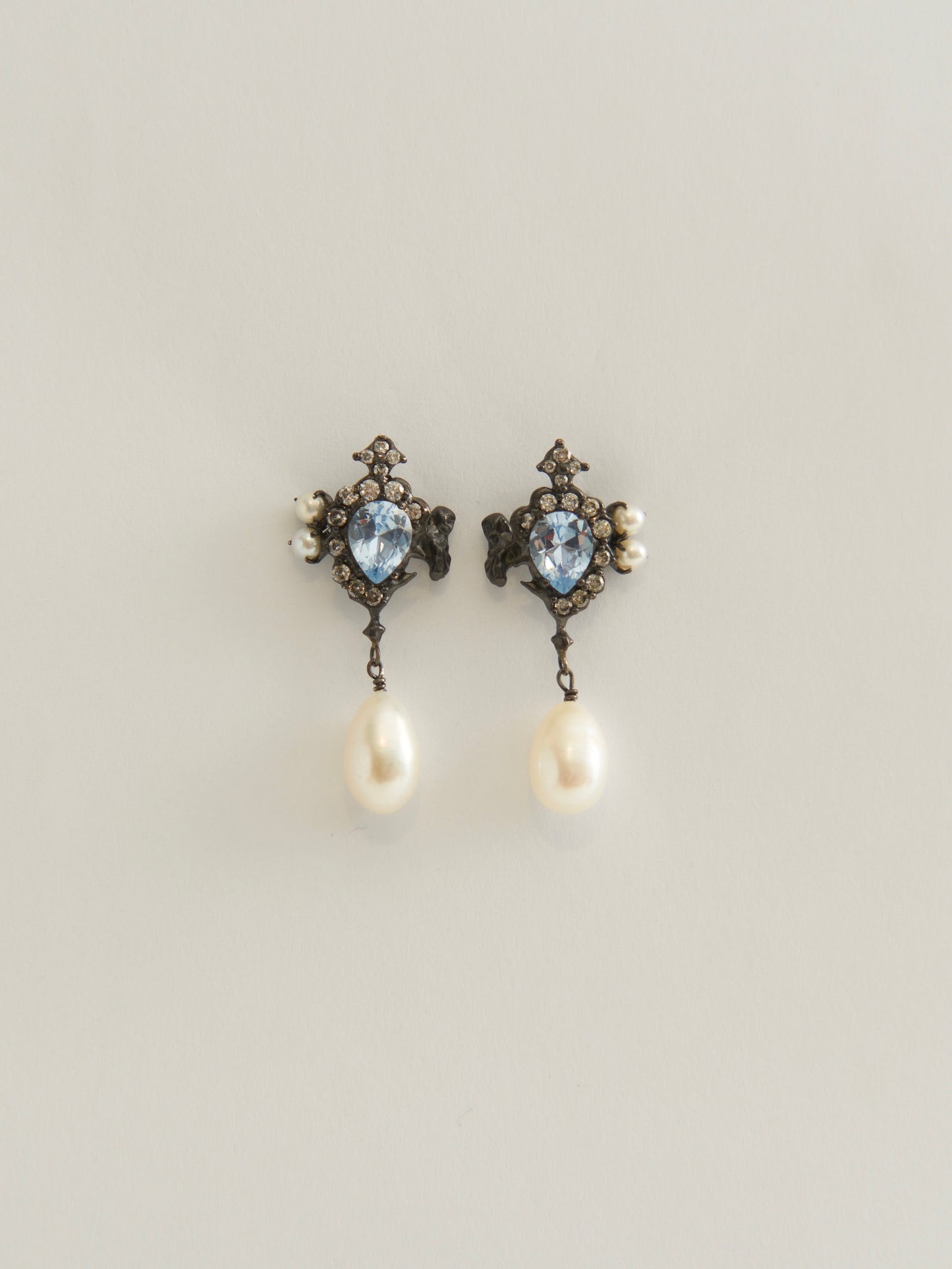 MOLTEN ZIRCON WITH PEARL EARRINGS (LIGHT BLUE)