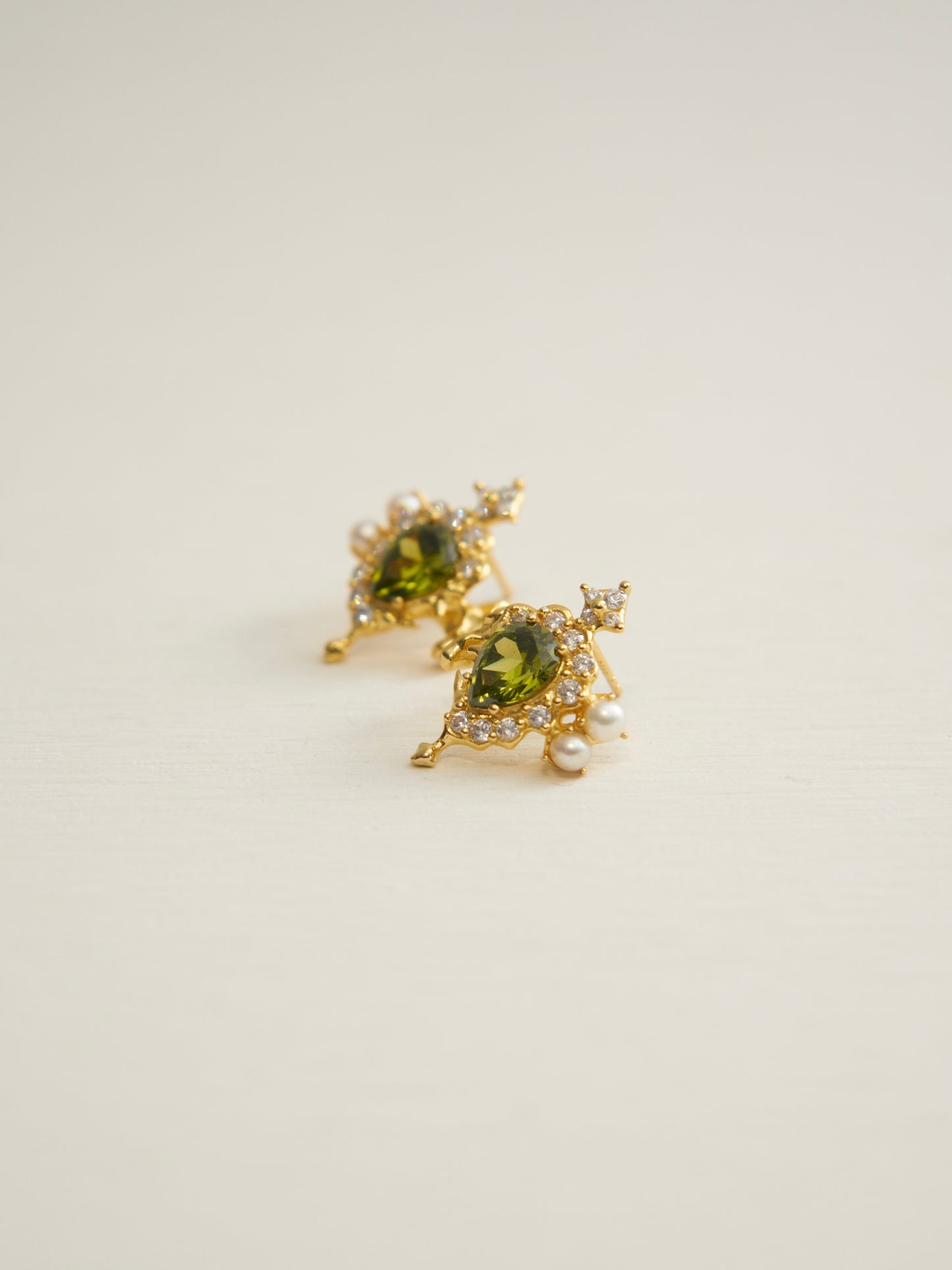 MOLTEN ZIRCON GOLD EARRINGS (OLIVE)