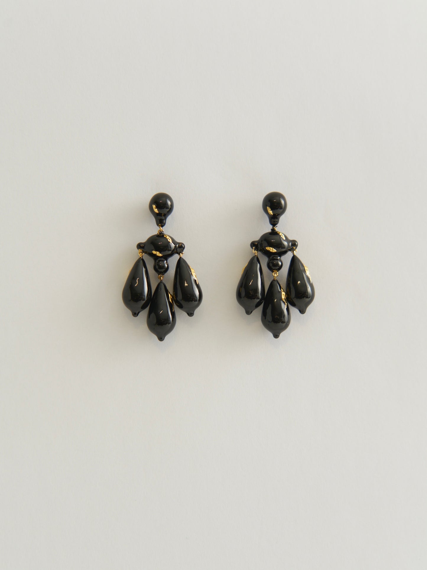 CHANDELIER ENAMEL EARRINGS (BLACK & GOLD)