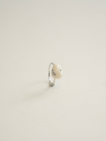 SMALL OVAL ENAMEL RING (WHITE)