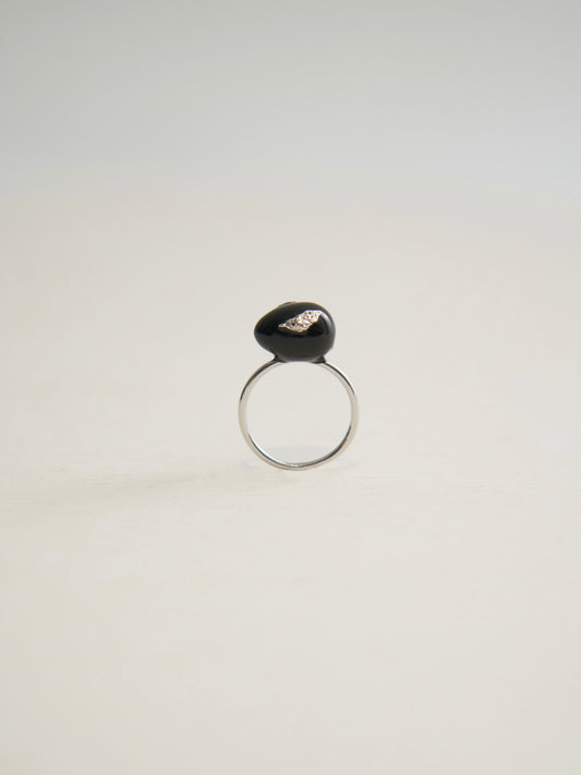 SMALL OVAL ENAMEL RING (BLACK)