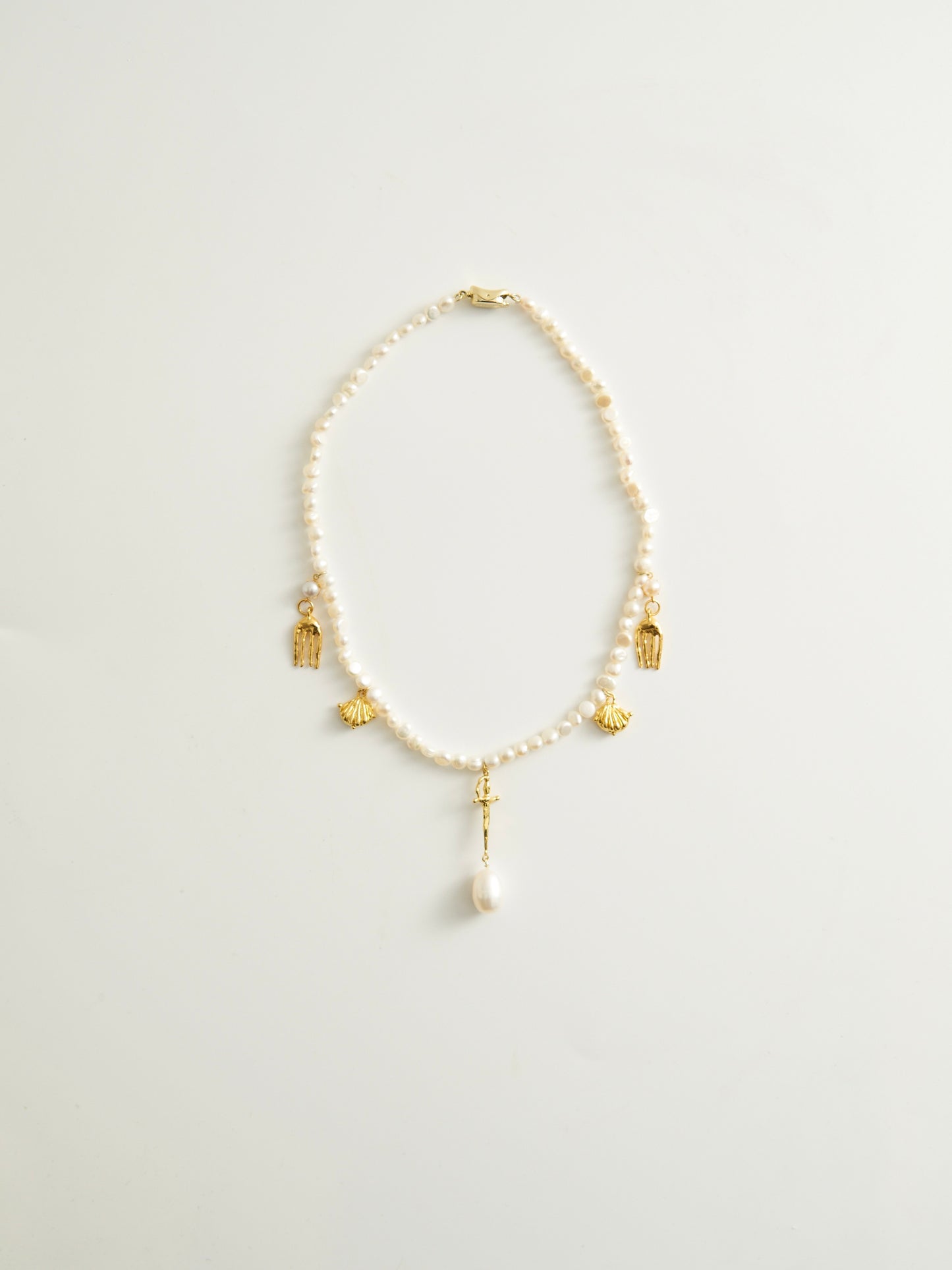 PEARL NECKLACE WITH SWORD AND COMB (GOLD)