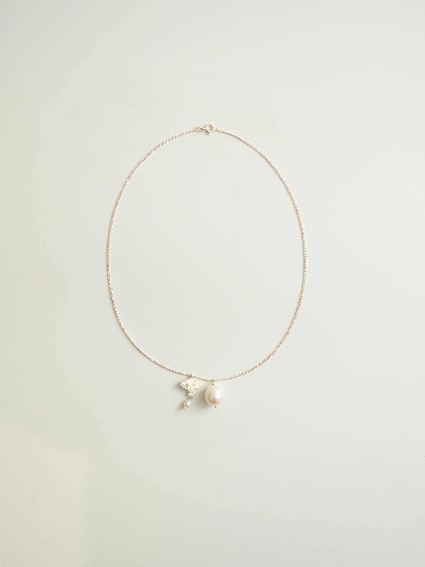 PEARL AND FAN NECKLACE