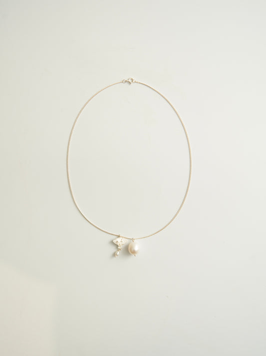 PEARL AND FAN NECKLACE