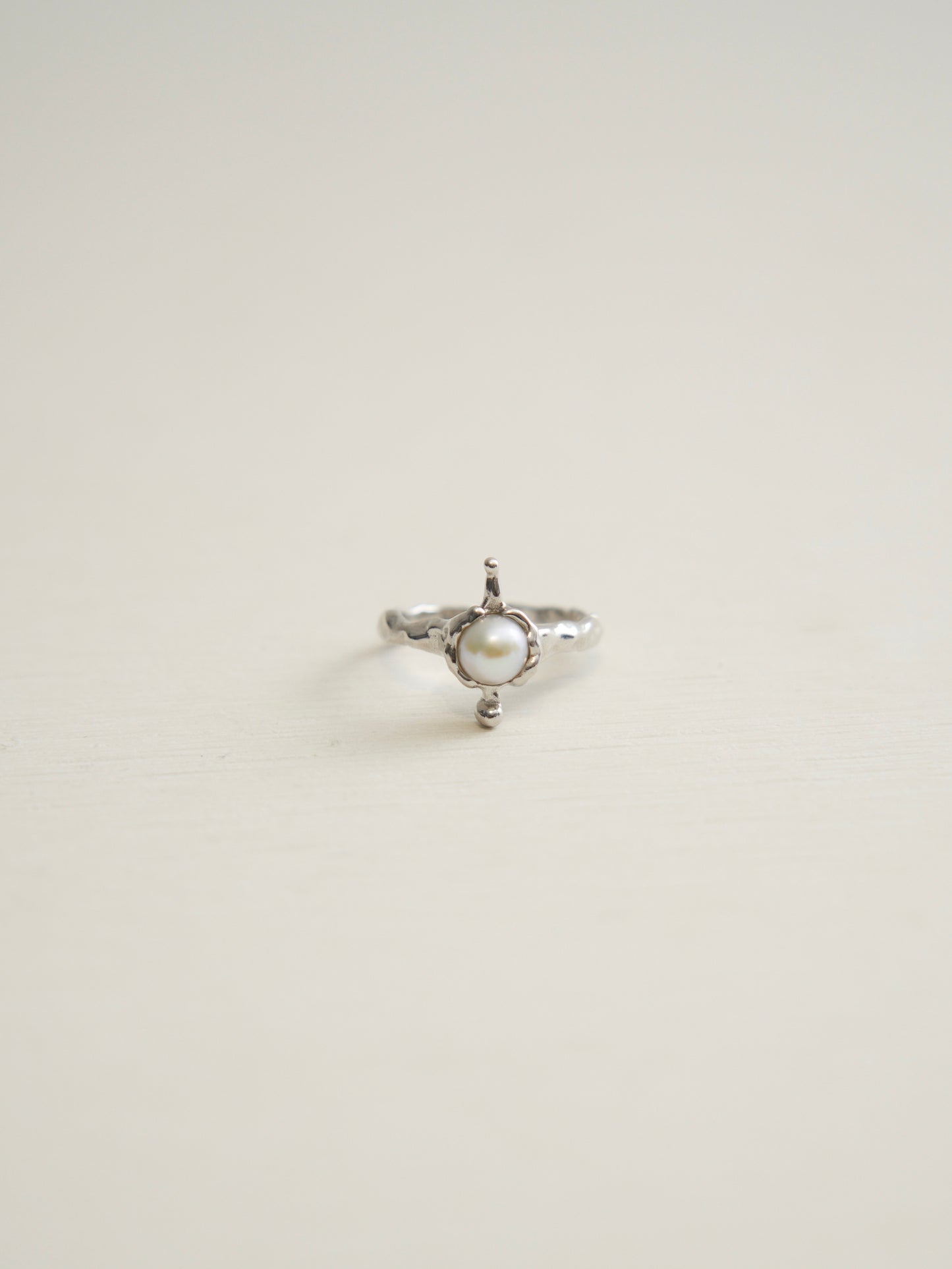 PENETRATING PEARL RING