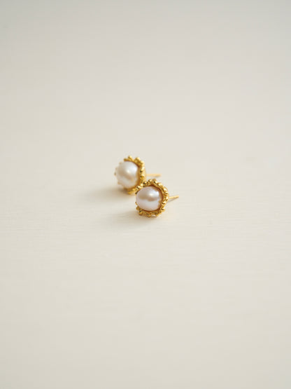 PEARL FLOWER EARRINGS (GOLD)