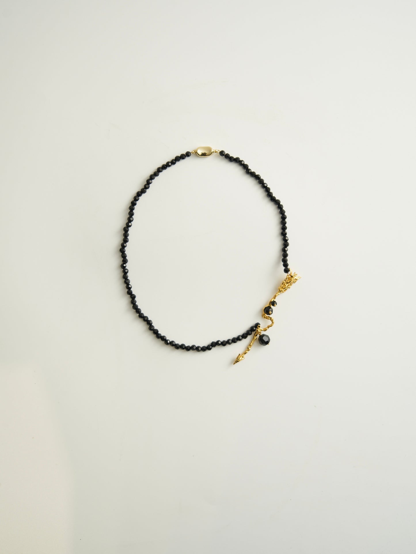 BLACK ARROW GEMSTONE NECKLACE