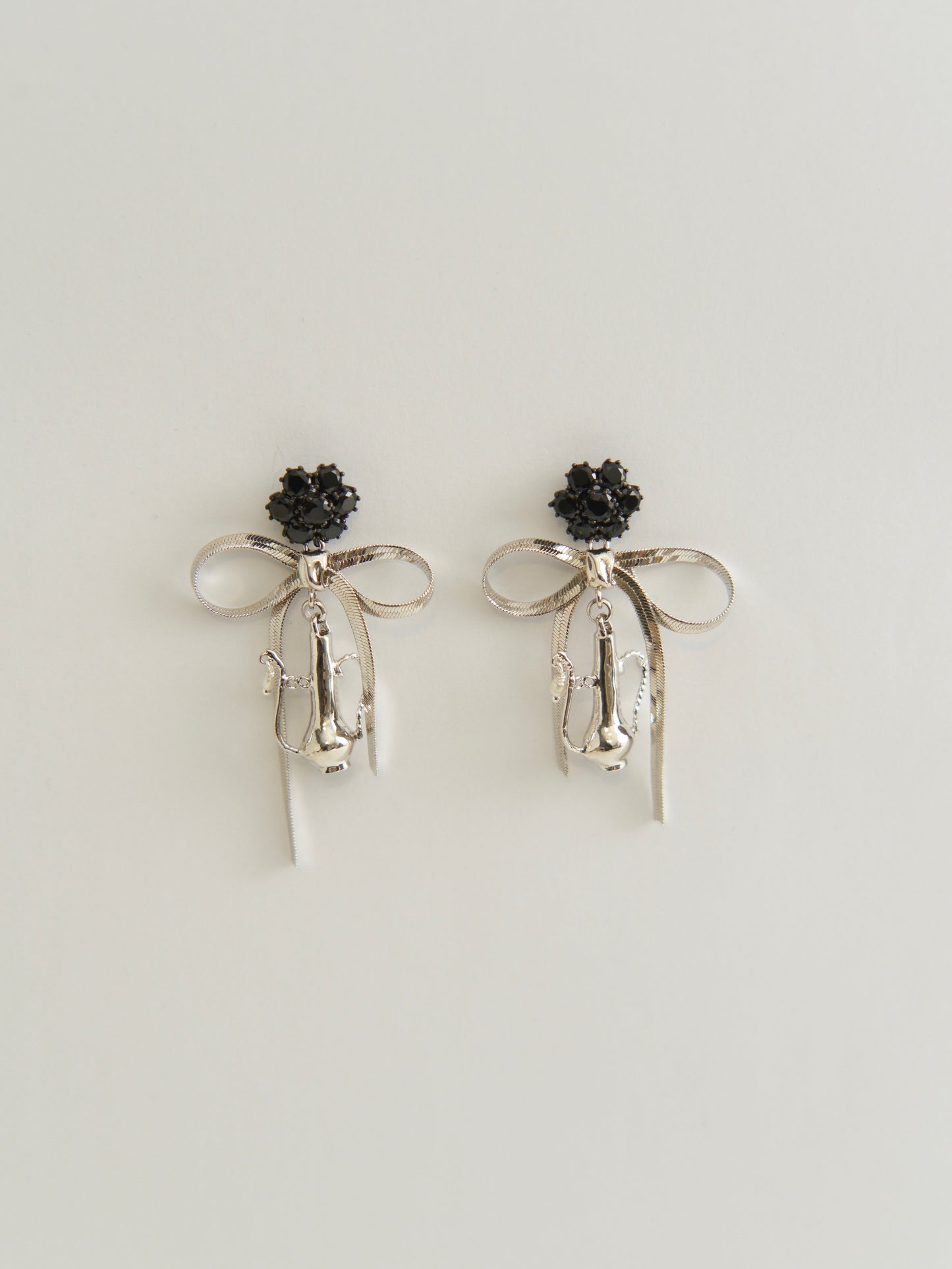 BOW & ANTIQUE TEAPOT PEARL EARRINGS