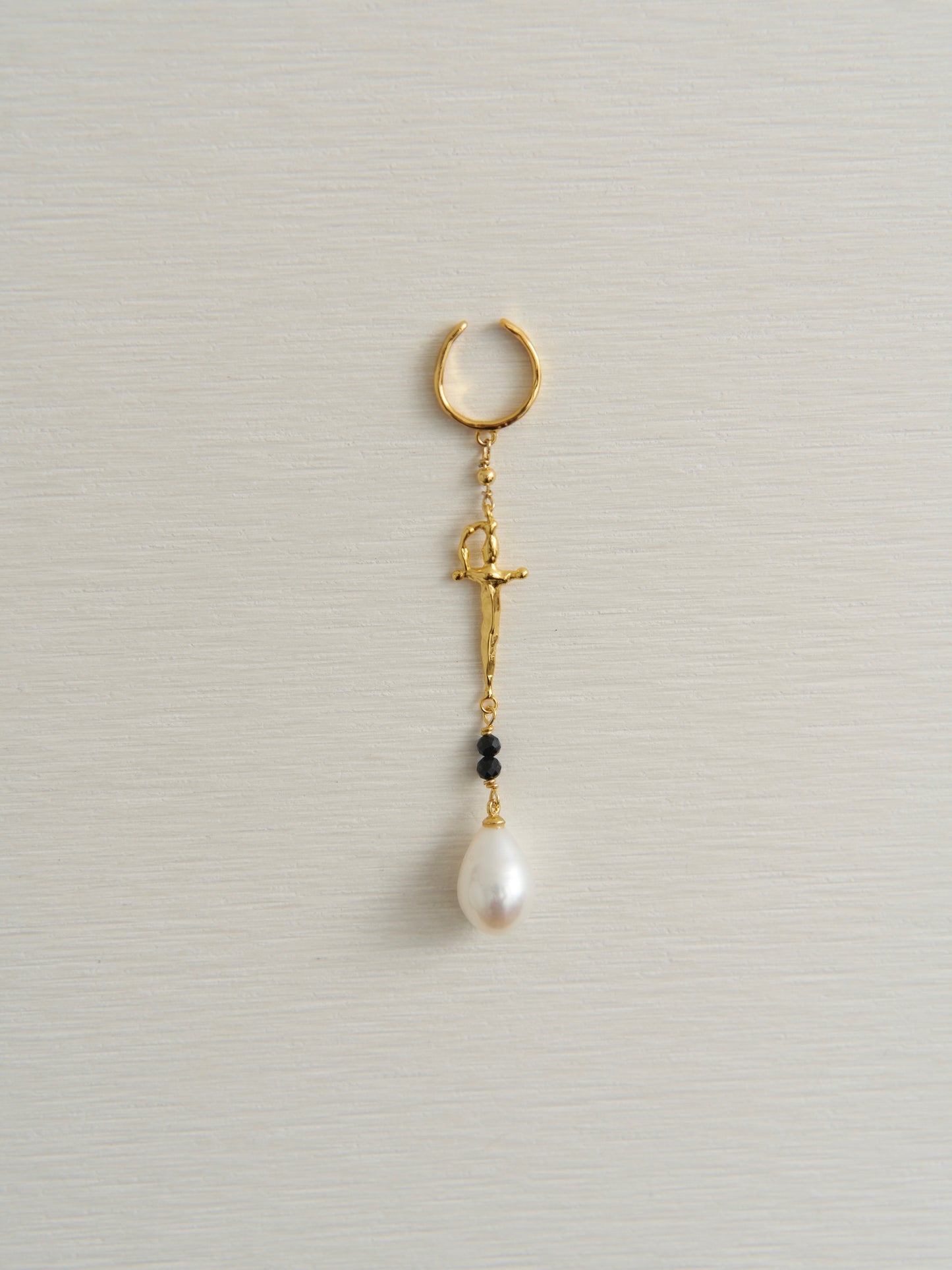 BLACK GEMSTONE & SWROD EARRING（SINGLE）