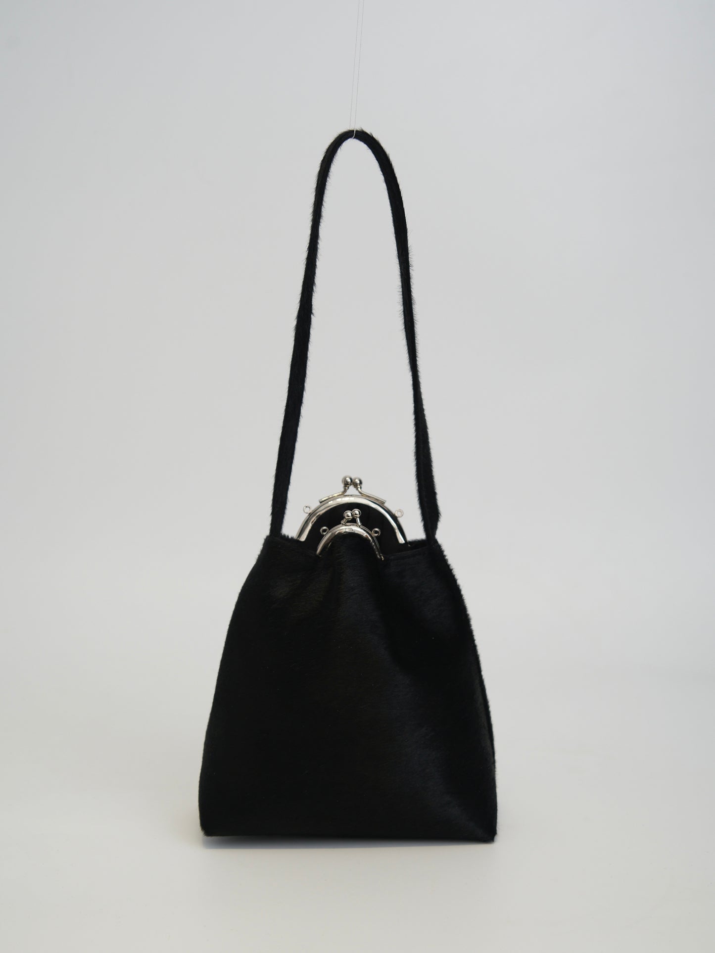 BLACK DOUBLE-CLIP COW LEATHER HANDBAG