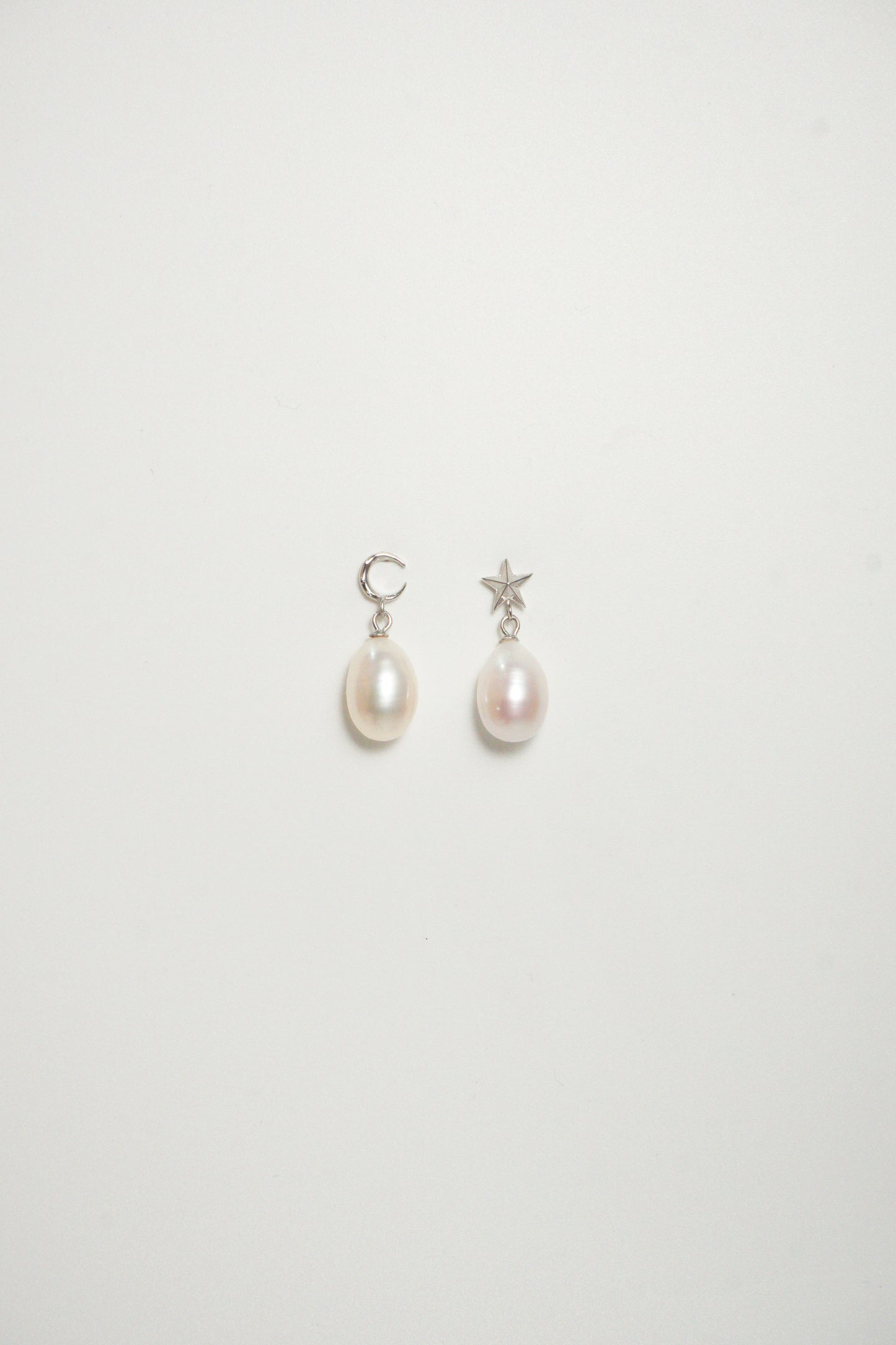 MOONSTAR PEARL EARRINGS