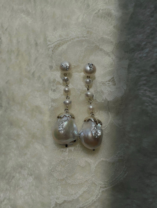 HAND HAMMERED EARRINGS WITH BAROQUE PEARLS LIMITED EDITION