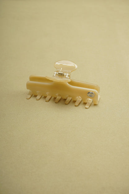 SHELL HAIR CLAW