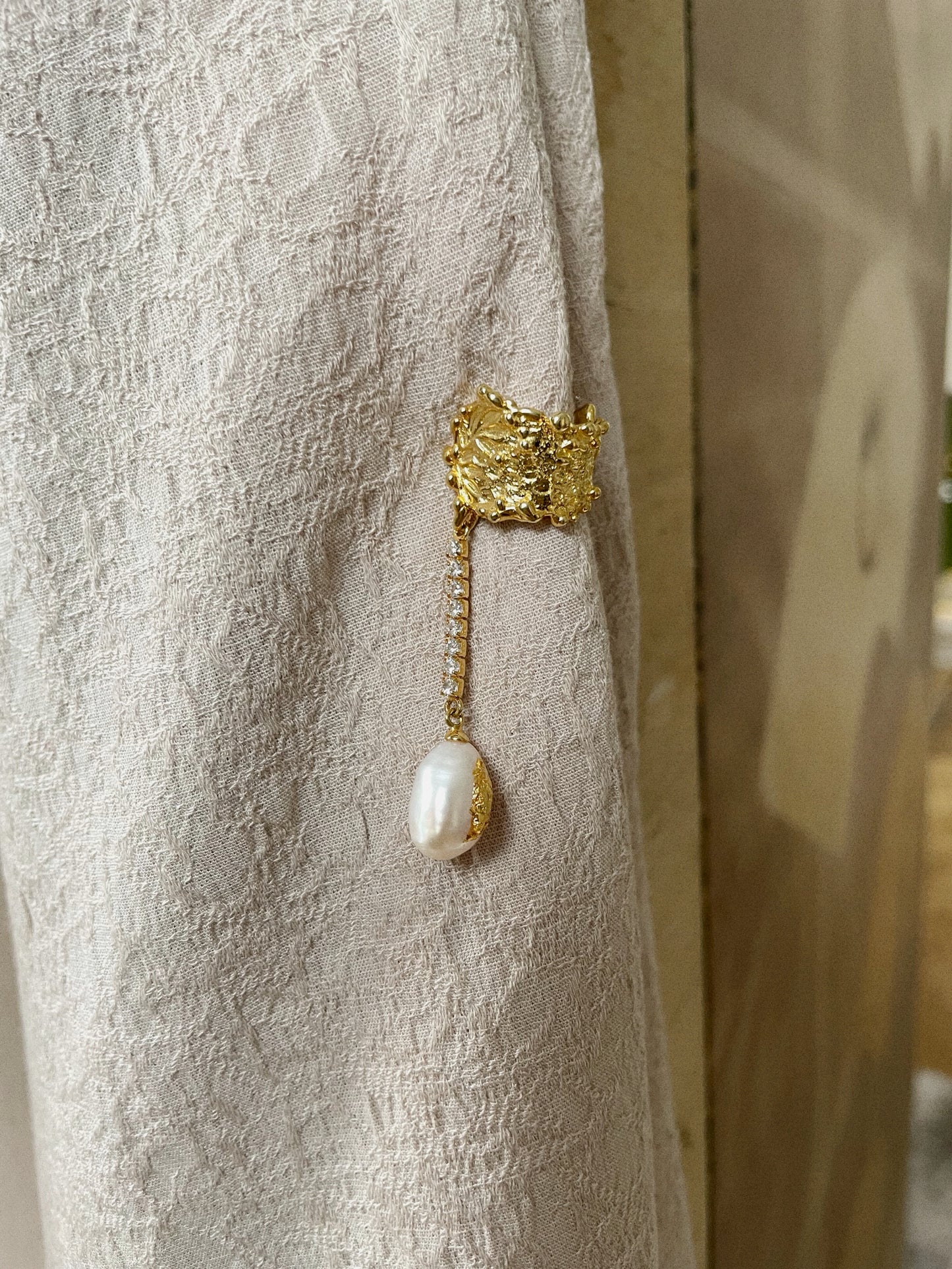 WISTERIA EAR CLIP (GOLD)